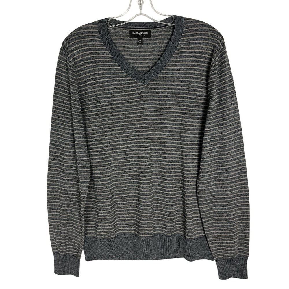 Banana Republic Sweater Men's Size M Gray Striped‎ V-neck 100% Merino Wool